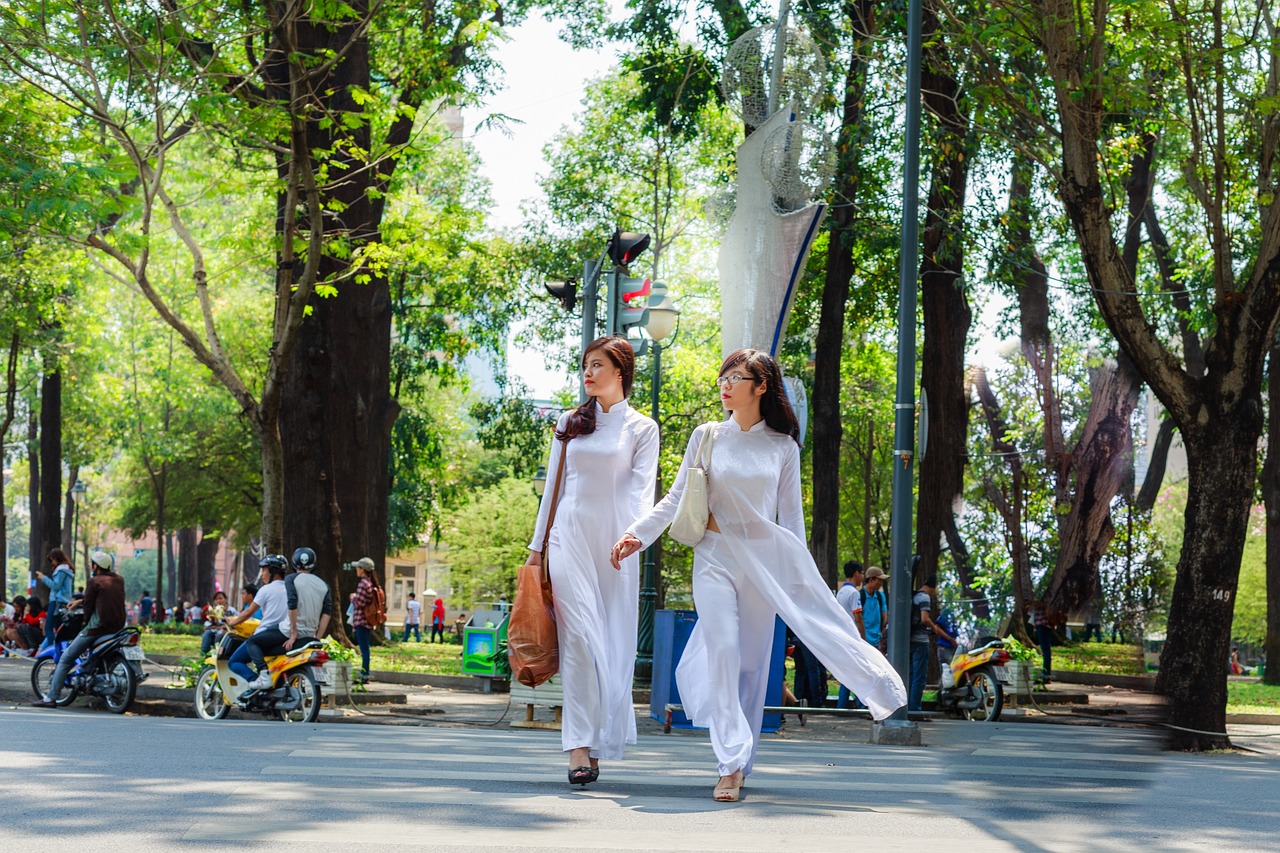 福州五月傳統(tǒng)龍舟比賽的盛況與傳承之美